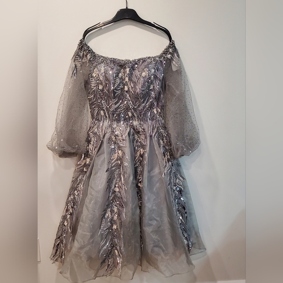 Size 6 gray short & off shoulder dress - Picture 1 of 9